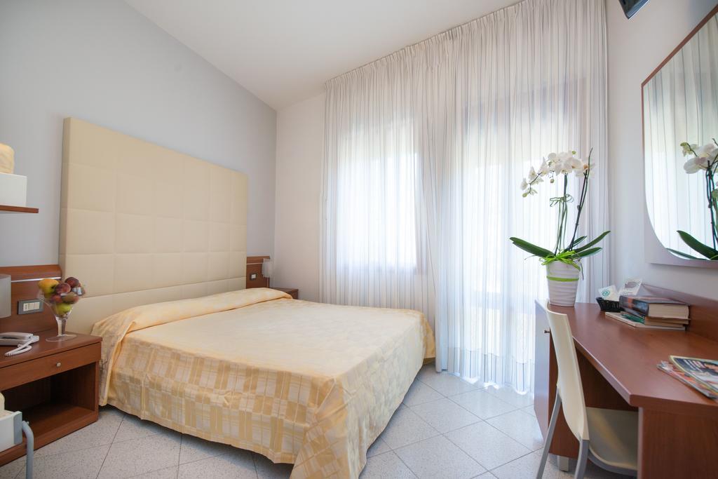 Albergo Arcobaleno Sottomarina Cameră foto
