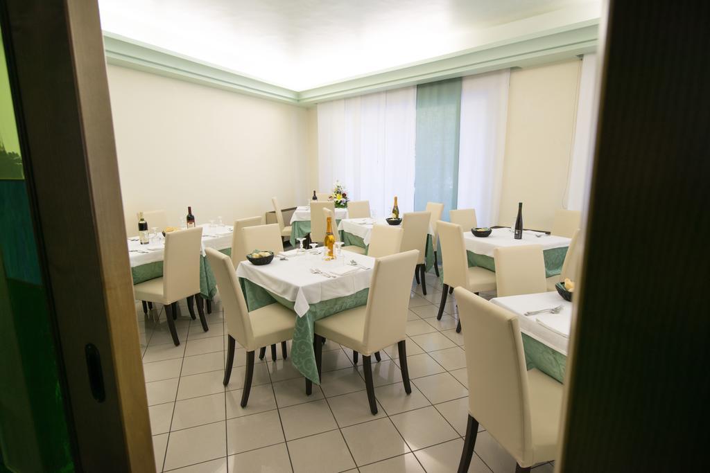 Albergo Arcobaleno Sottomarina Exterior foto