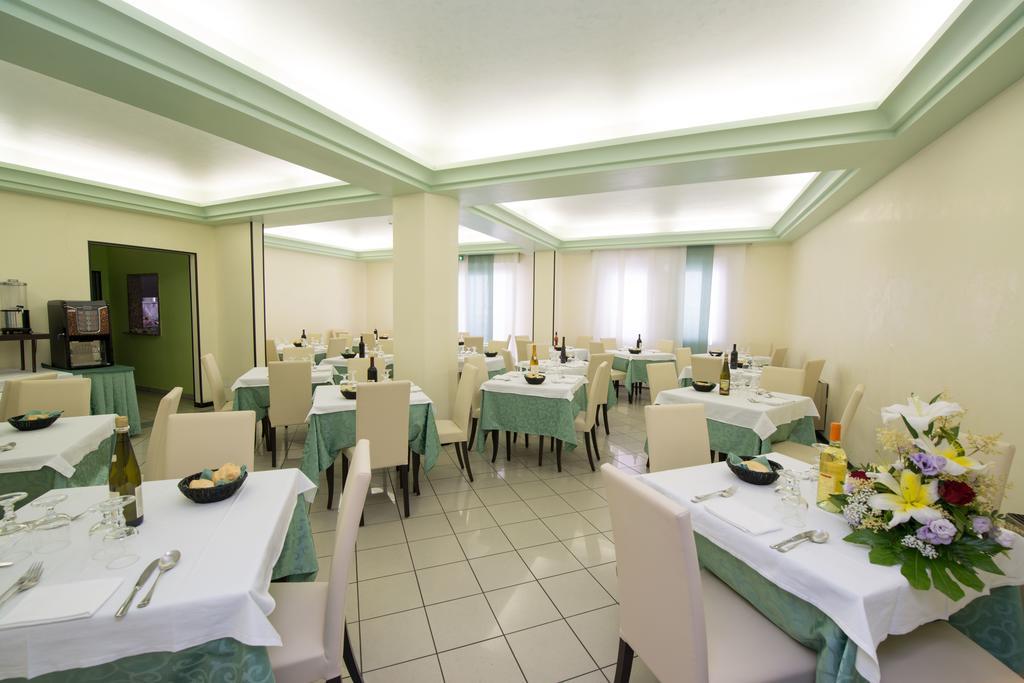 Albergo Arcobaleno Sottomarina Exterior foto