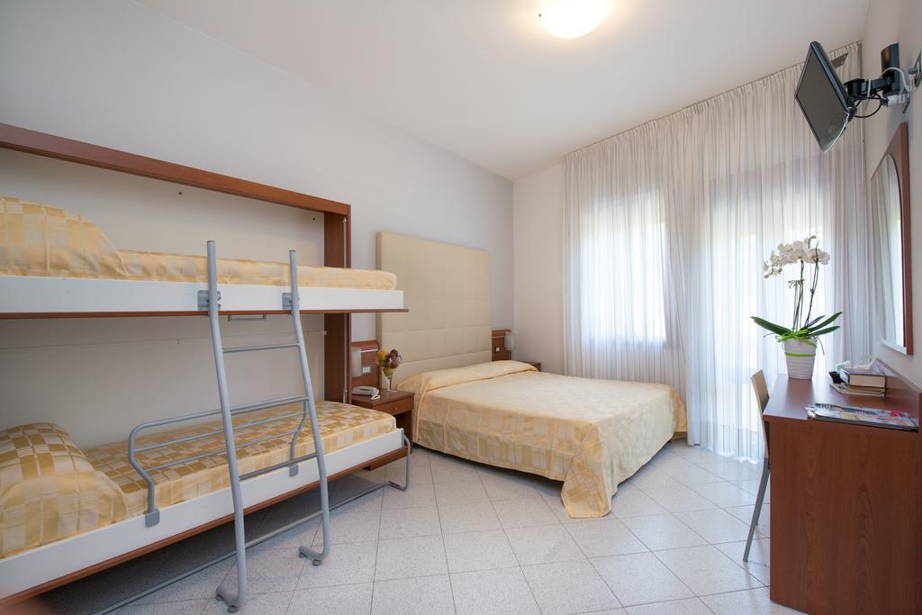 Albergo Arcobaleno Sottomarina Cameră foto