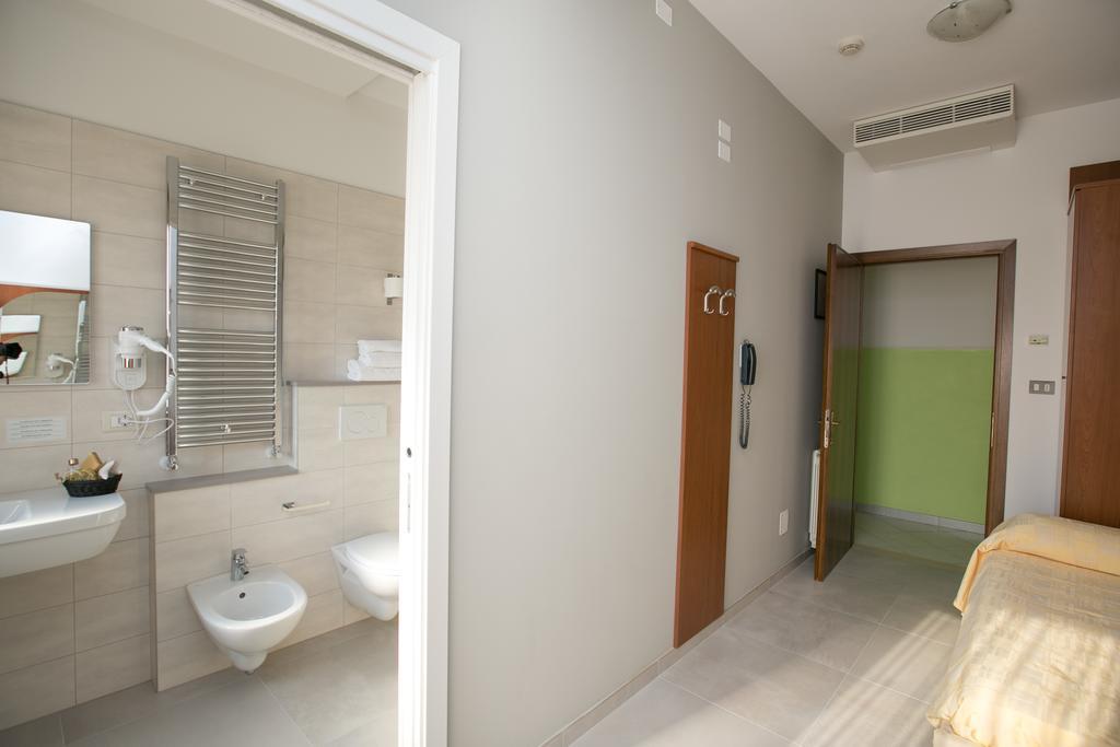 Albergo Arcobaleno Sottomarina Exterior foto