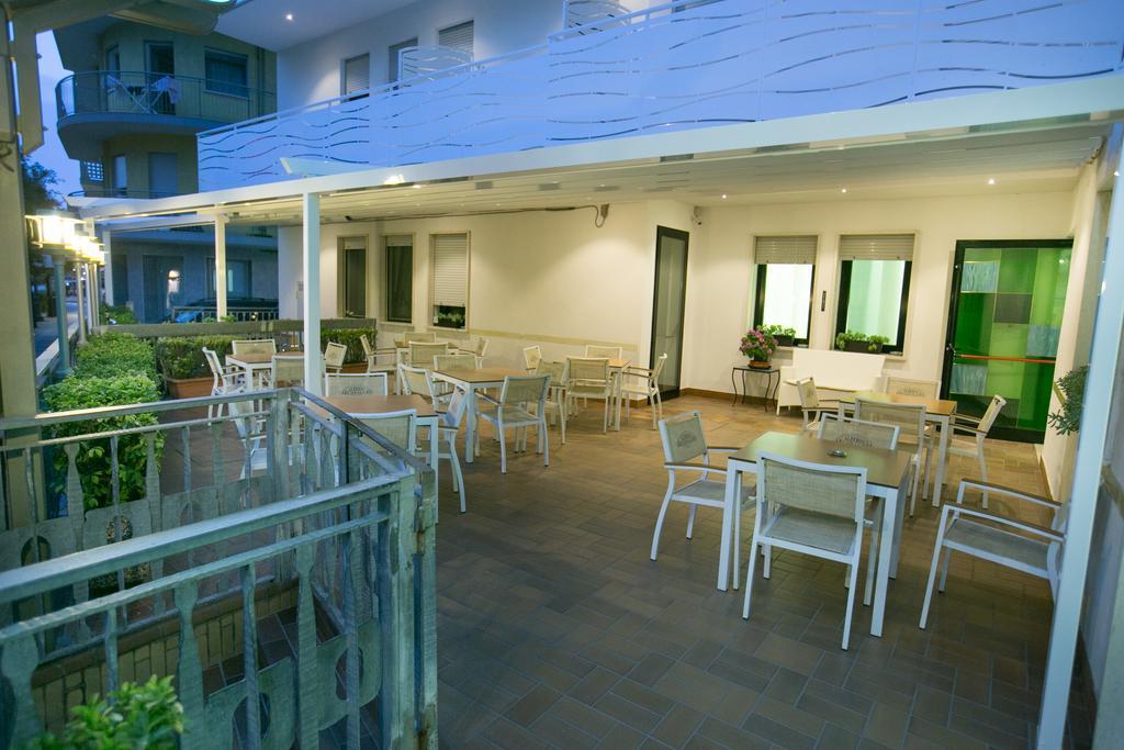 Albergo Arcobaleno Sottomarina Exterior foto